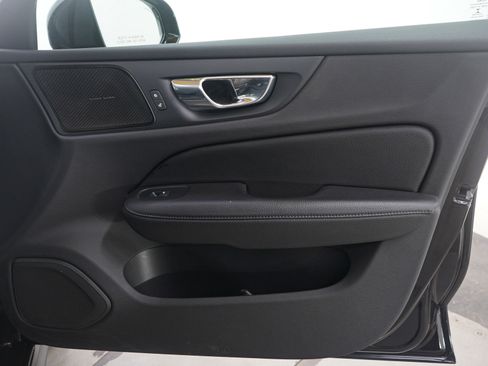 Used 2020 Volvo V60 T5 Cross Country image 13