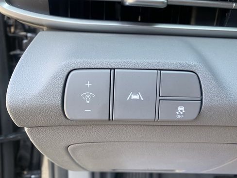 Used 2023 Hyundai Elantra SEL w/ Preferred Accessory Package image 17