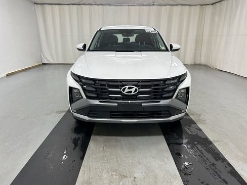 Used 2025 Hyundai Tucson SE AWD/4WD image 3