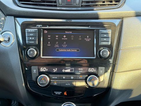 Used 2018 Nissan Rogue SV AWD/4WD image 61