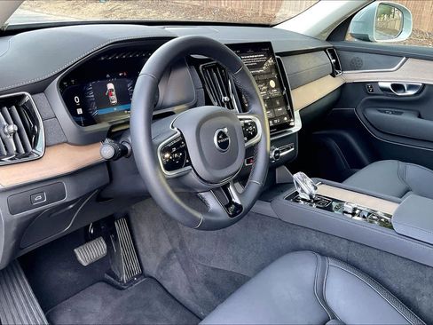 Used 2025 Volvo XC90 B6 Core w/ Protection Package Premier image 17