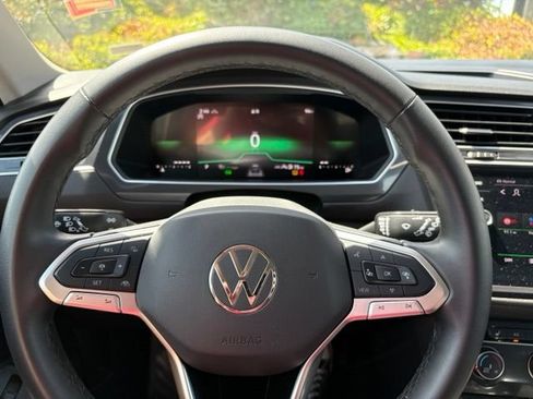 Used 2024 Volkswagen Tiguan SE AWD/4WD image 23