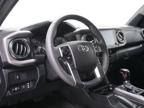 Used 2022 Toyota Tacoma TRD Off-Road image 10
