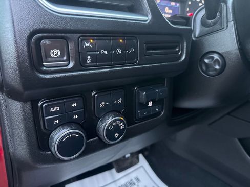 Used 2021 Chevrolet Tahoe LT w/ LT Signature Package image 21