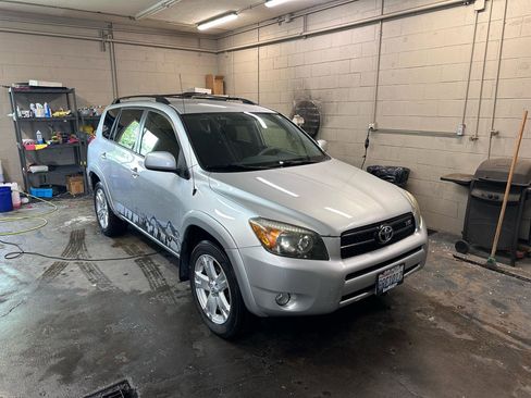 Used 2006 Toyota RAV4 Sport image 4