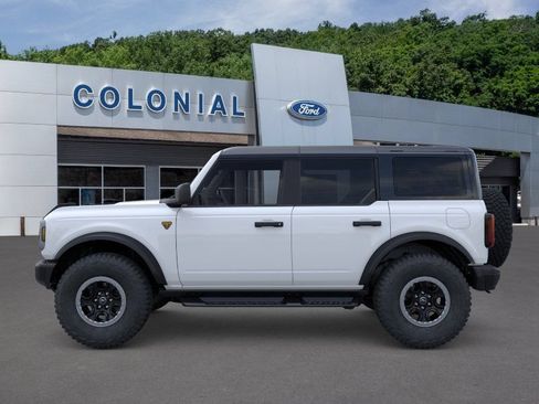 New 2025 Ford Bronco Badlands w/ Sasquatch Package AWD/4WD image 3