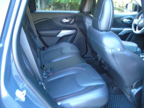 Used 2018 Jeep Cherokee Trailhawk w/ Comfort/Convenience Group image 7