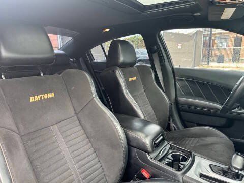 Used 2017 Dodge Charger R/T RWD image 21