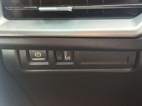 Used 2025 Cadillac XT4 Sport w/ LPO, Onyx Lite Package FWD image 42