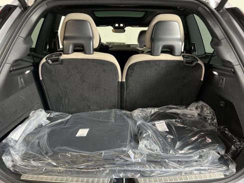 New 2026 Volvo XC90 B6 Plus w/ Protection Package Premier AWD/4WD image 18