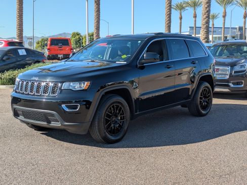 Used 2021 Jeep Grand Cherokee Laredo image 7
