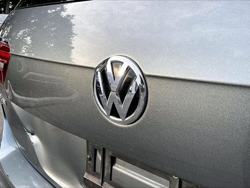 Used 2021 Volkswagen Tiguan SE R-Line image 32