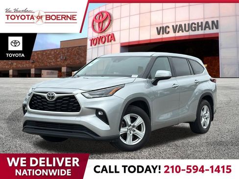 Used 2024 Toyota Highlander LE AWD/4WD image 1