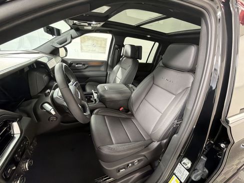 New 2026 GMC Yukon XL Denali w/ Denali Reserve Package AWD/4WD image 13