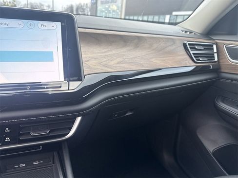 New 2026 Volkswagen Atlas SE image 11