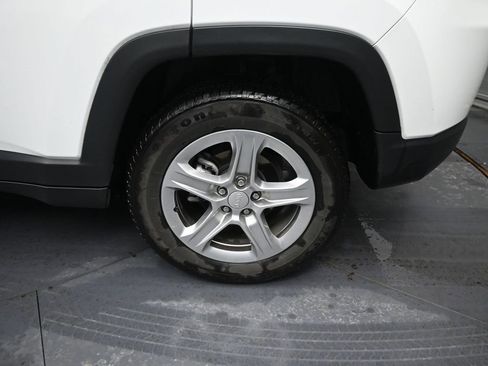 Used 2024 Jeep Compass Latitude image 14