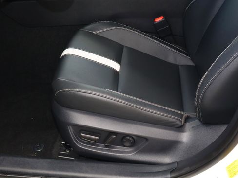 Used 2025 Toyota Camry SE FWD image 14