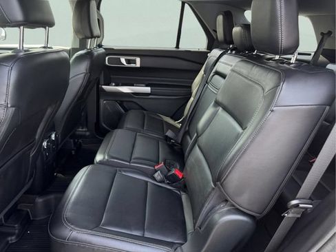 Used 2023 Ford Explorer XLT w/ Equipment Group 202A AWD/4WD image 15