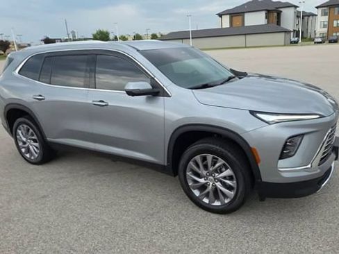 Used 2025 Buick Enclave Preferred FWD image 3