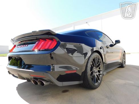 Used 2017 Ford Mustang GT Premium image 24