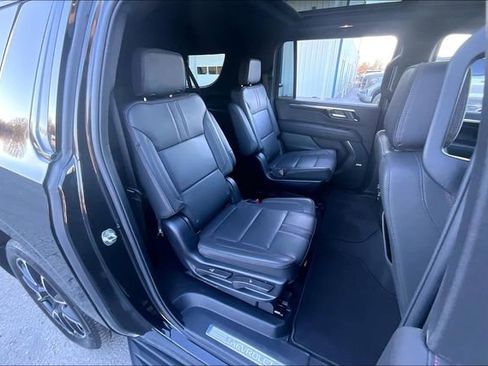 Used 2025 Chevrolet Suburban RST w/ RST Capability Package AWD/4WD image 25