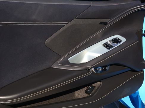 Used 2022 Chevrolet Corvette Stingray Coupe w/ Z51 Performance Package image 13