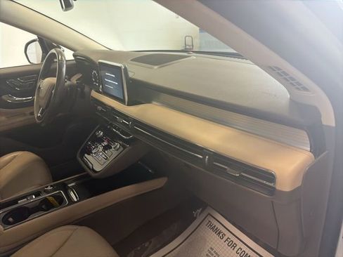 Used 2020 Lincoln Corsair AWD w/ Premium Package image 35