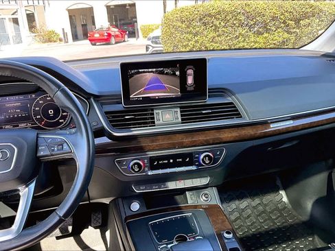Used 2020 Audi Q5 2.0T Premium Plus w/ Premium Plus Package AWD/4WD image 6