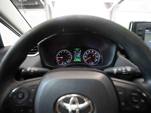 Used 2019 Toyota RAV4 LE w/ Carpet Mat Package FWD image 15