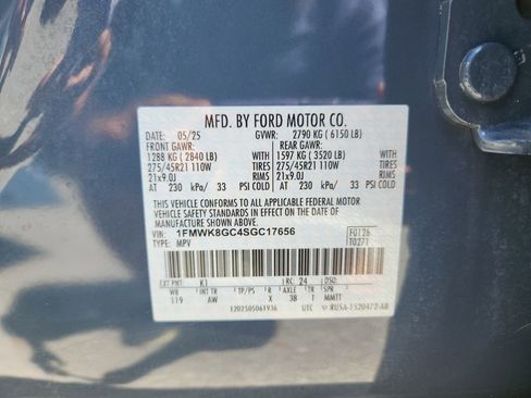 Used 2025 Ford Explorer ST image 37