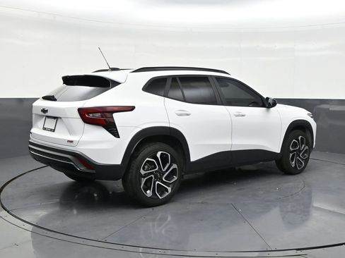 Used 2025 Chevrolet Trax RS w/ Driver Confidence Package image 5