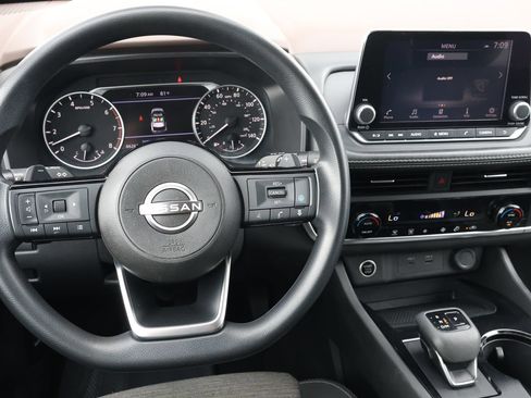 Used 2023 Nissan Rogue SV FWD image 16