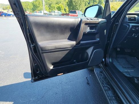 Used 2024 Toyota 4Runner TRD Off-Road image 18