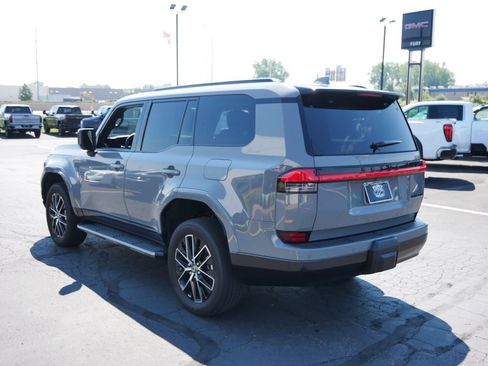Used 2024 Lexus GX 550 w/ Cold Area Package AWD/4WD image 5