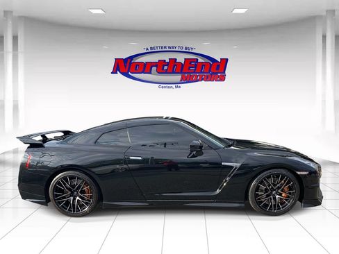Used 2024 Nissan GT-R Premium w/ Floor Mat Package AWD/4WD image 6