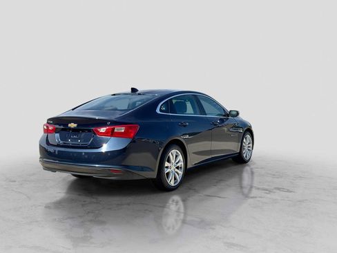 Used 2017 Chevrolet Malibu LT w/ Leather Package FWD image 6