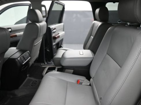 Used 2017 Toyota Sequoia Platinum AWD/4WD image 17