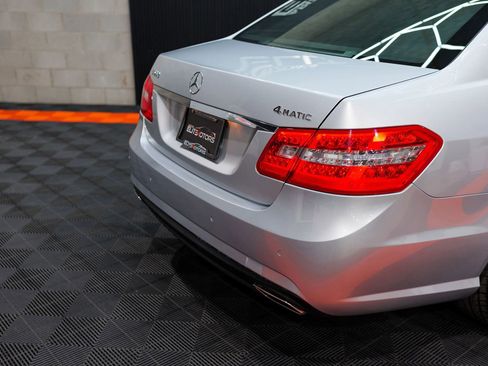 Used 2010 Mercedes-Benz E 550 4MATIC Sedan image 18