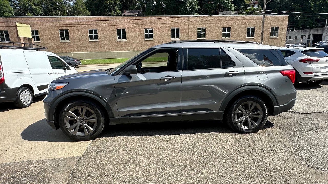 Used 2021 Ford Explorer XLT w/ Equipment Group 202A RWD image 3