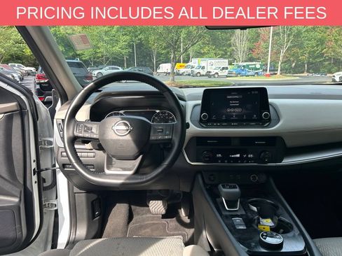 Used 2025 Nissan Rogue SV AWD/4WD image 2