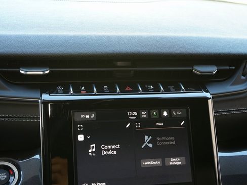 Used 2022 Jeep Grand Cherokee Altitude image 16