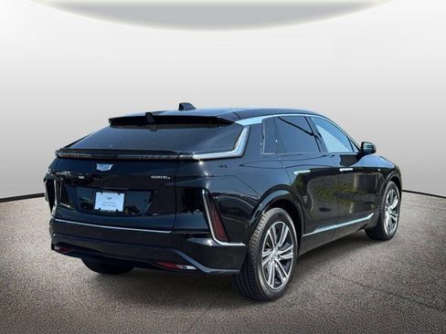 Certified 2024 Cadillac Lyriq Luxury AWD/4WD image 4