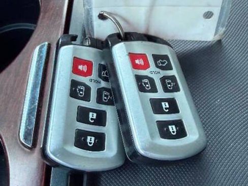 Used 2012 Toyota Sienna XLE w/ Premium Pkg FWD image 12