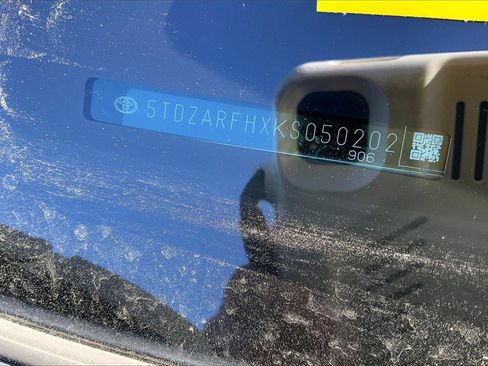 Used 2019 Toyota Highlander LE image 27