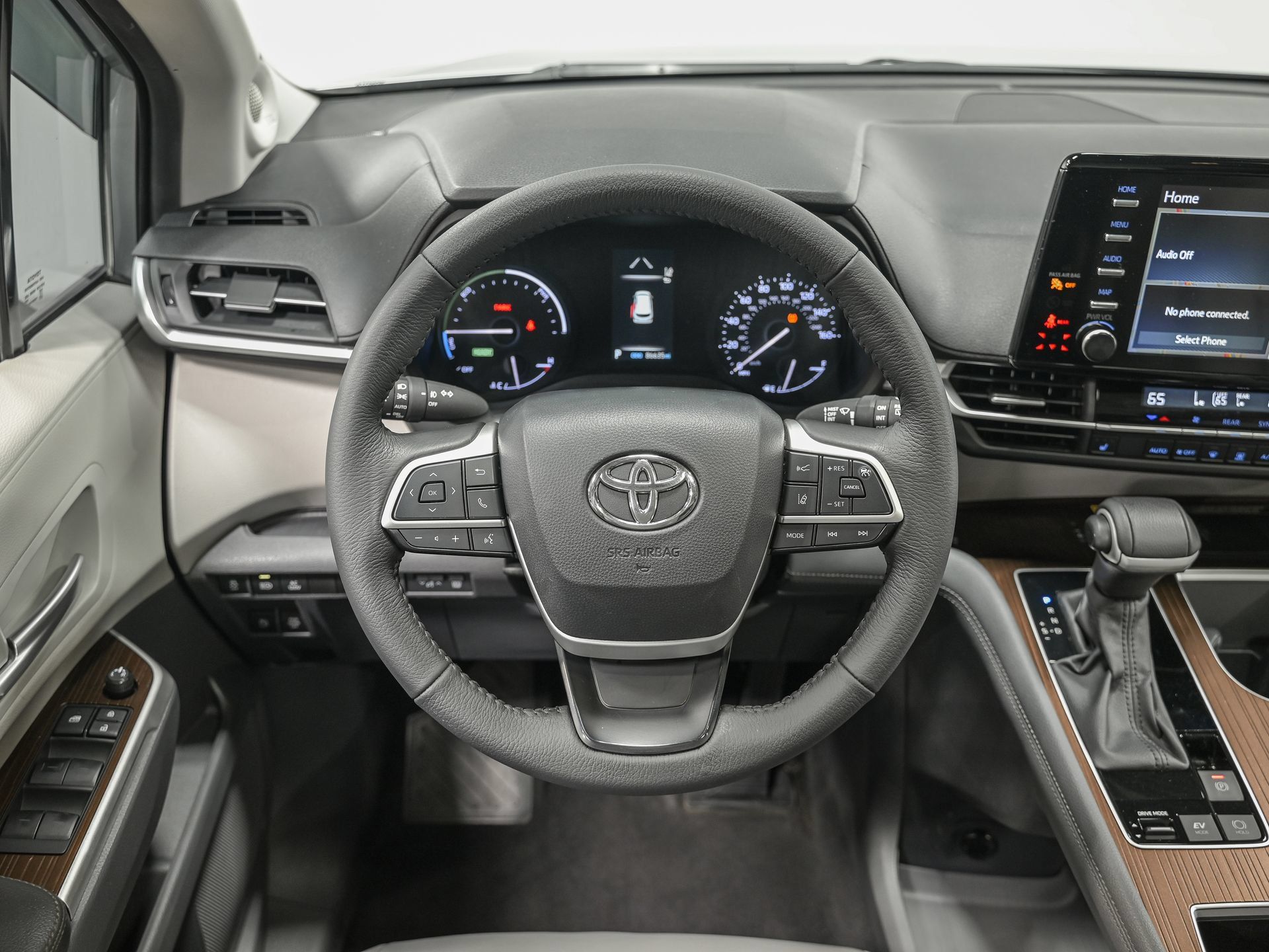 Used 2024 Toyota Sienna XLE w/ XLE Plus Package FWD image 17