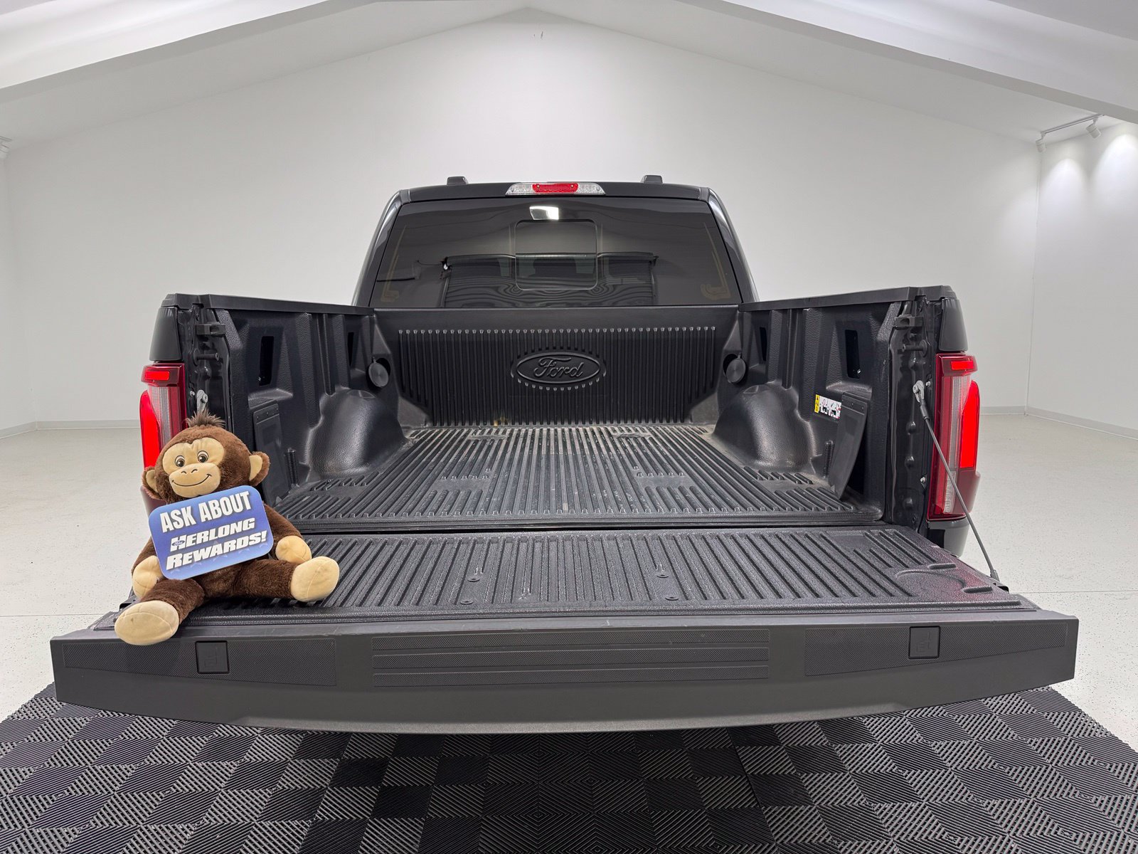Used 2024 Ford F150 Lariat w/ Equipment Group 502A High AWD/4WD image 7