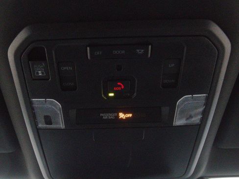 Used 2025 Toyota Tacoma TRD Off-Road image 31