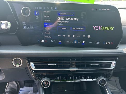 Used 2024 Chevrolet Traverse LT w/ Trailering Package image 16