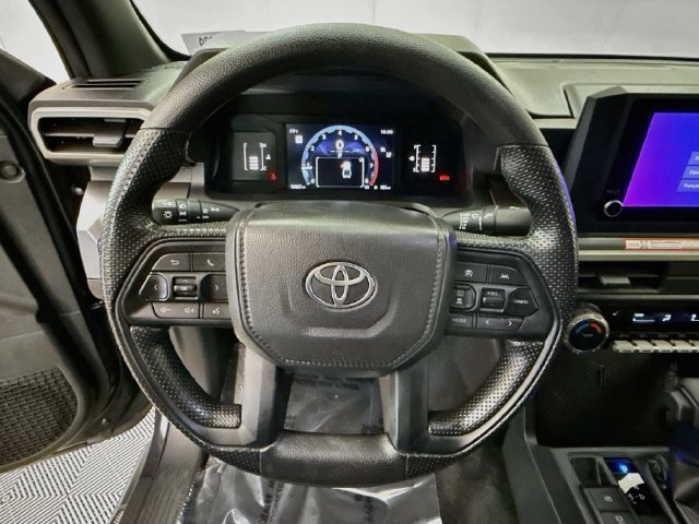 Used 2025 Toyota Tacoma SR5 AWD/4WD image 11
