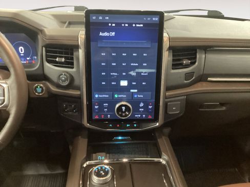 Used 2024 Ford Expedition King Ranch image 11